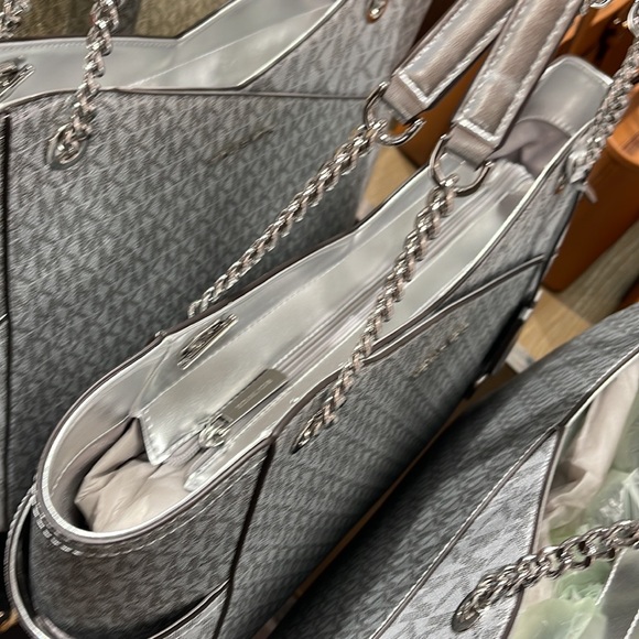 Michael Kors Jet Set Travel Large Chained Tote Shoulder Bag MK 
Silver

NWT - Picture 5 of 16